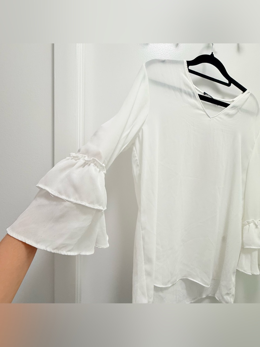 Tahari White V-Neck Tiered Ruffle 3/4 Sleeve Blouse Chiffon Top Sz S/M